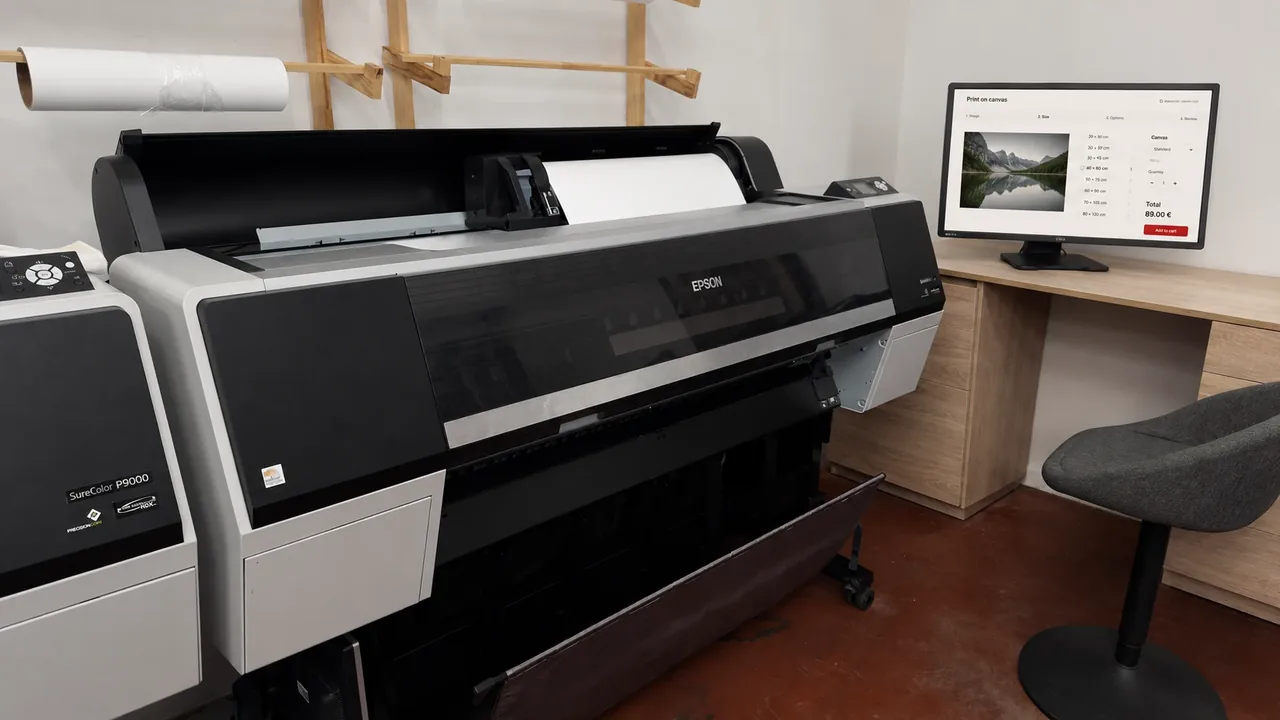 Друк фото на полотні у майстерні DatexART — широкоформатний принтер Epson SureColor P9000